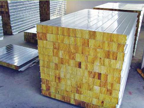 鋼結構廠房中的巖棉夾芯板為什么會出現爆裂?