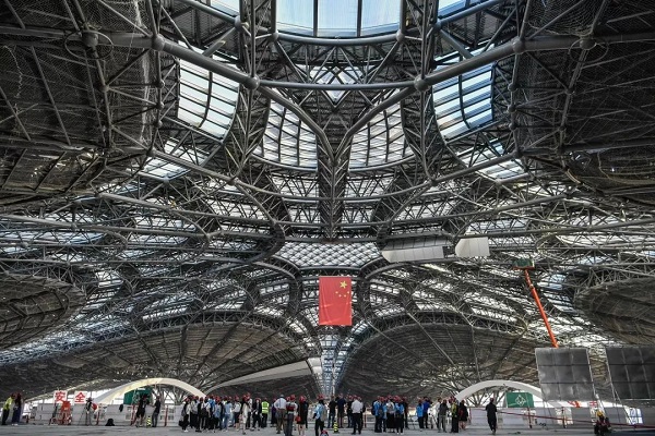 為什么現代建筑以鋼網架結構居多?