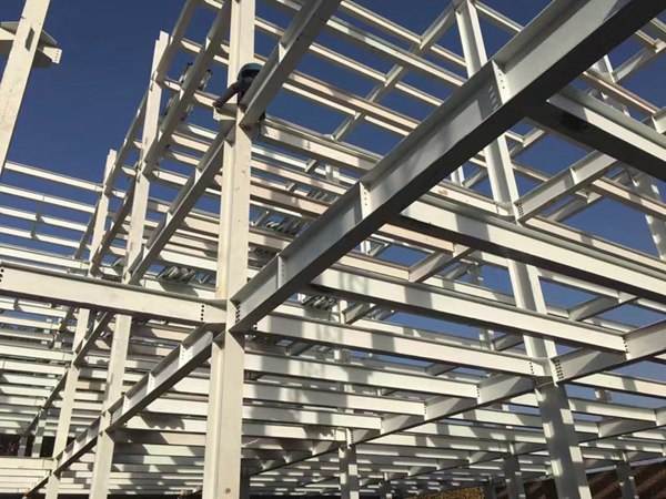 多層鋼結(jié)構(gòu)廠房的樓承板施工,這三個(gè)問(wèn)題要多注意