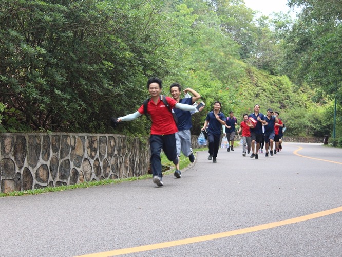 拉伸纏繞膜廠家宏展包裝2021年徒步穿越18公里活動(dòng)