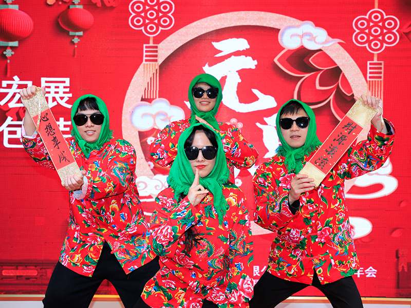 蛇年新禧，共繪華章